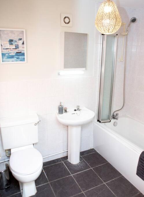 Cheerful 2 Bedroom House In The Heart Of Belfast Zewnętrze zdjęcie